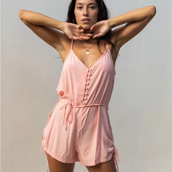 YIREH Hudson Romper in Peach. Size Large